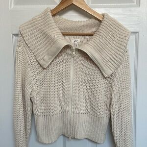 Aerie cable knit zip sweater, size Small, Never been worn!!